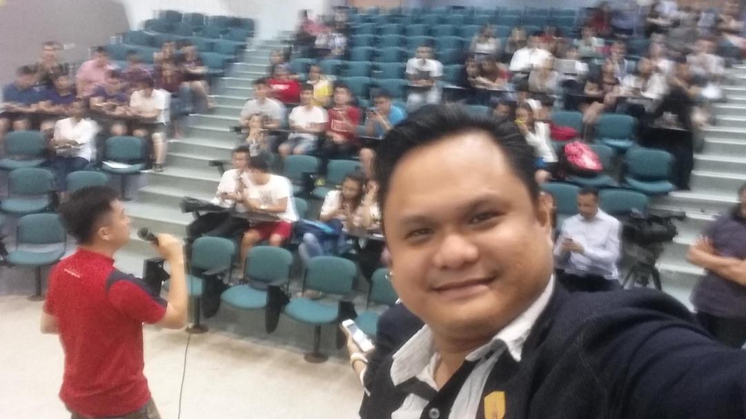 Nick Albert 熊猫老师 玩自拍